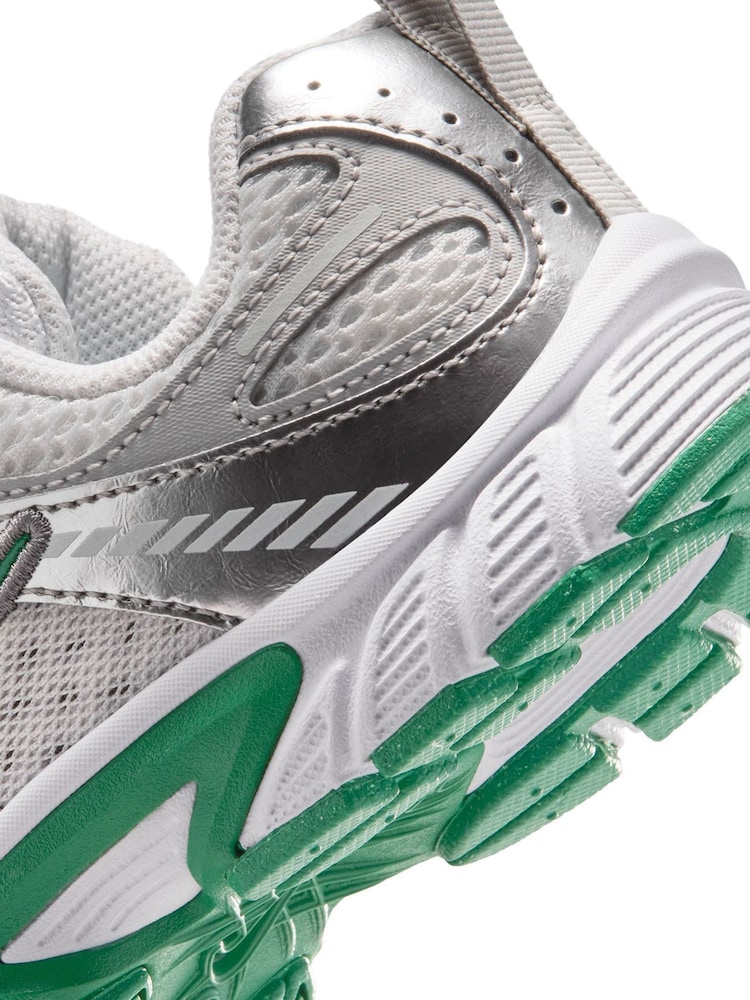 Nike White Junior V5 Runner Trainers - Image 7 of 7 Nike White Junior V5 Runner Trainers - Image 7 of 7