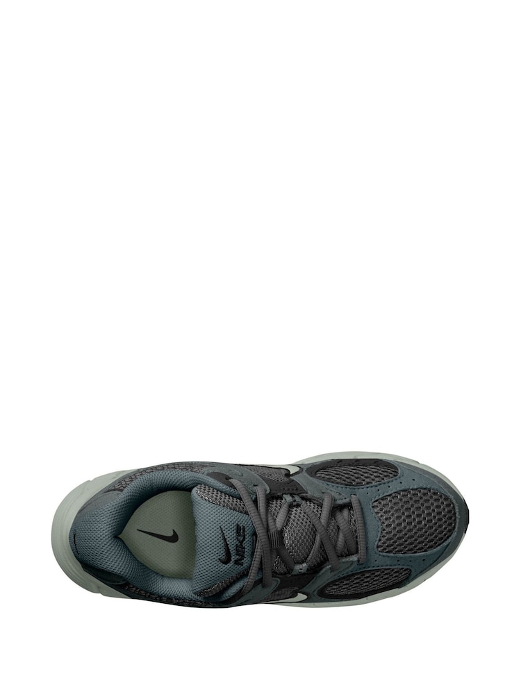Nike Grey Green Youth V5 Runner Trainers - Image 8 of 8