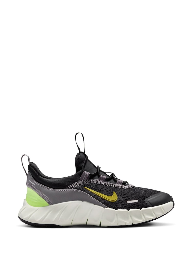 Nike Black/Green Junior Free Ride Trainers - Image 1 of 6