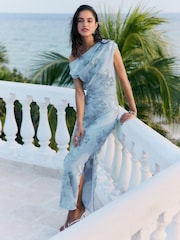 Hellblau - Friends Like These Textured Draped One Shoulder Midi Dress - Bild 1 von 5