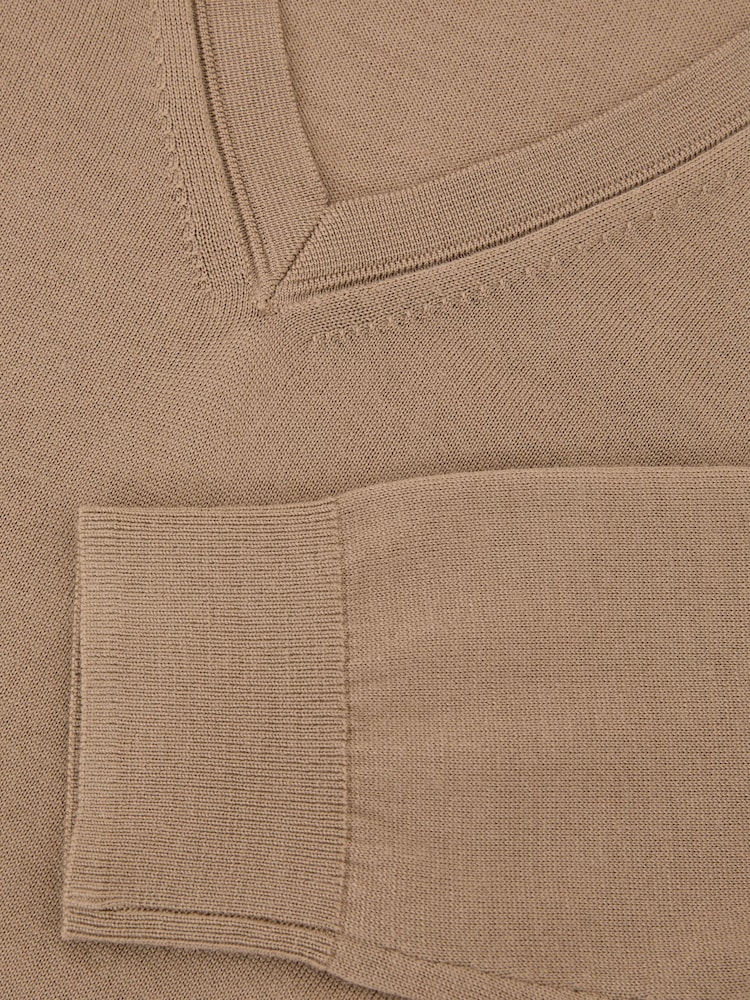 Reiss Camel Brown Earl Merino Wool V-Neck Jumper - Image 6 of 6 Reiss Camel Brown Earl Merino Wool V-Neck Jumper - Image 6 of 6