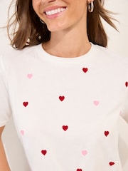 White Heart Embroidered - Tricou Friends Like These cu model grafic - Imaginea 3 din 5