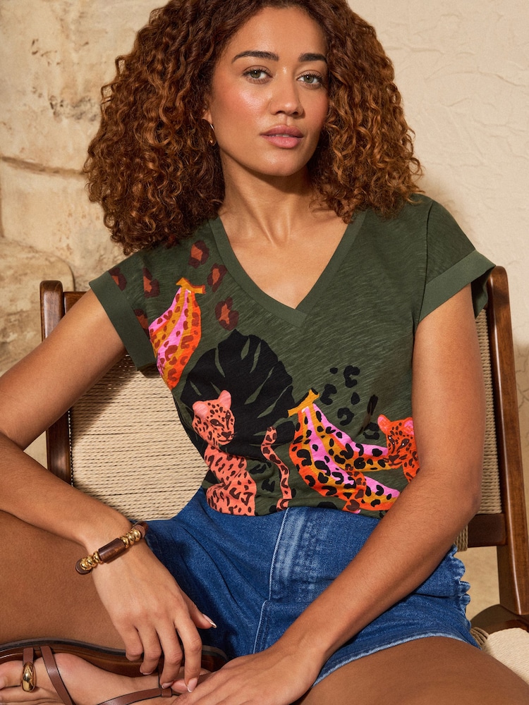 Love & Roses חולצת טי ג׳רזי עם צווארון וי - תמונה 1 מתוך 4