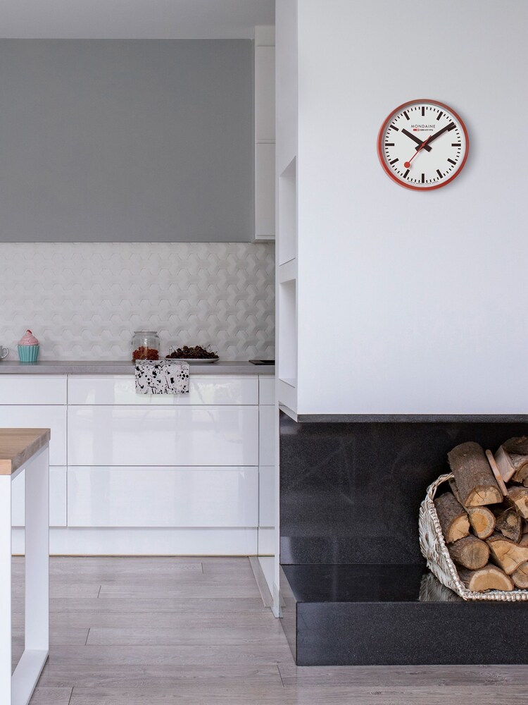 Mondaine White Wall Clock 25cm Frame - Image 1 of 3 Mondaine White Wall Clock 25cm Frame - Image 1 of 3