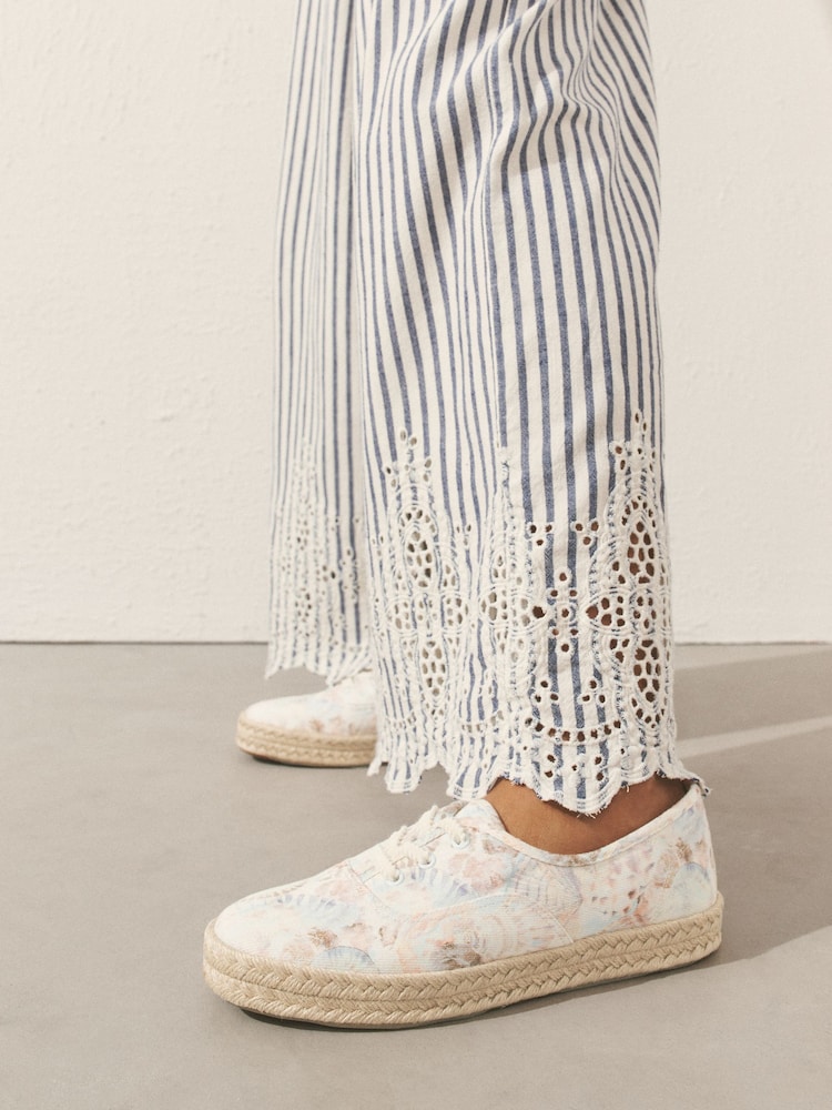 לבן/כחול - ®Forever Comfort נעלי אספדריל עם שרוכים - תמונה 2 מתוך 9 לבן/כחול - ®Forever Comfort נעלי אספדריל עם שרוכים - תמונה 2 מתוך 9