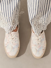 לבן/כחול - ®Forever Comfort נעלי אספדריל עם שרוכים - תמונה 4 מתוך 9