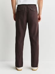Marron - 100% Cotton Summerweight Pleated Mini Textured Trousers - Image 4 de 9