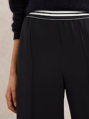 بنطلون Sonnie برجل واسعة بخصر قابل للتمدد من Reiss - صورة 3 من 5