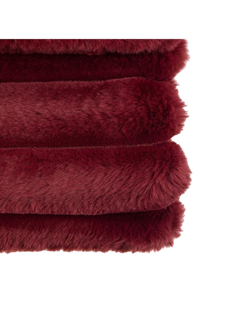 Gallery Home Mulberry Ridge Faux Fur Throw - Image 2 of 3 Gallery Home Mulberry Ridge Faux Fur Throw - Image 2 of 3