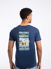 Camiseta com estampa de artista nas costas, só peixes estranhos, aves e falcões - Imagem 1 de 6
