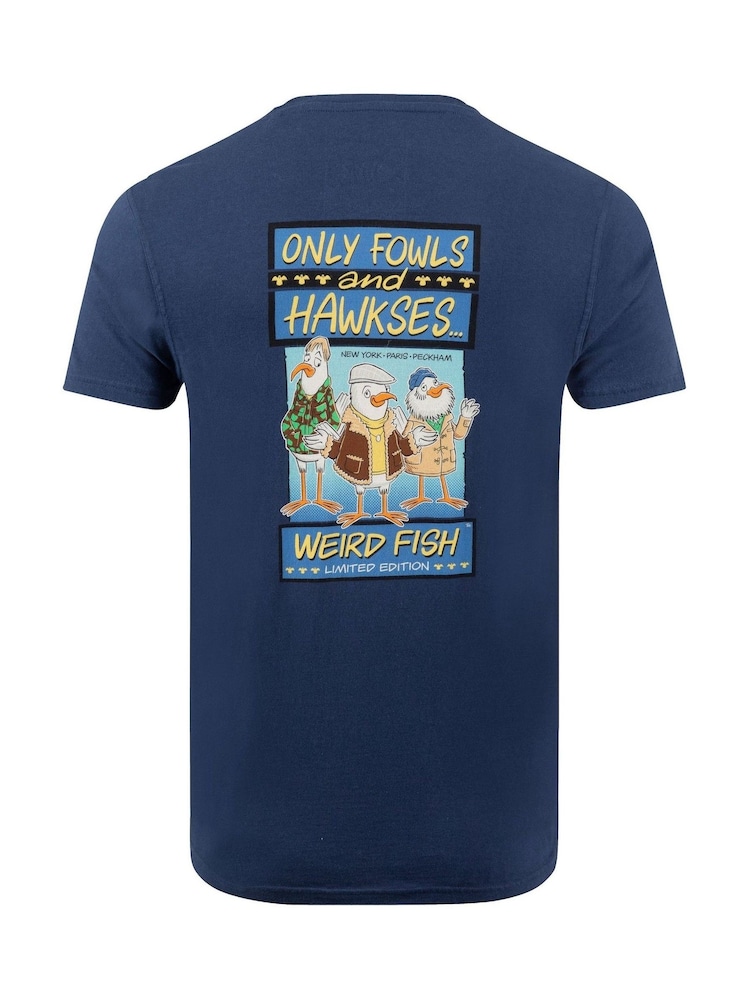 Camiseta com estampa de artista nas costas, só peixes estranhos, aves e falcões - Imagem 6 de 6