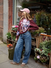 Here for the T Floral Vase Graphic Oversized Crew Neck Sweatshirt - Imagen 2 de 4