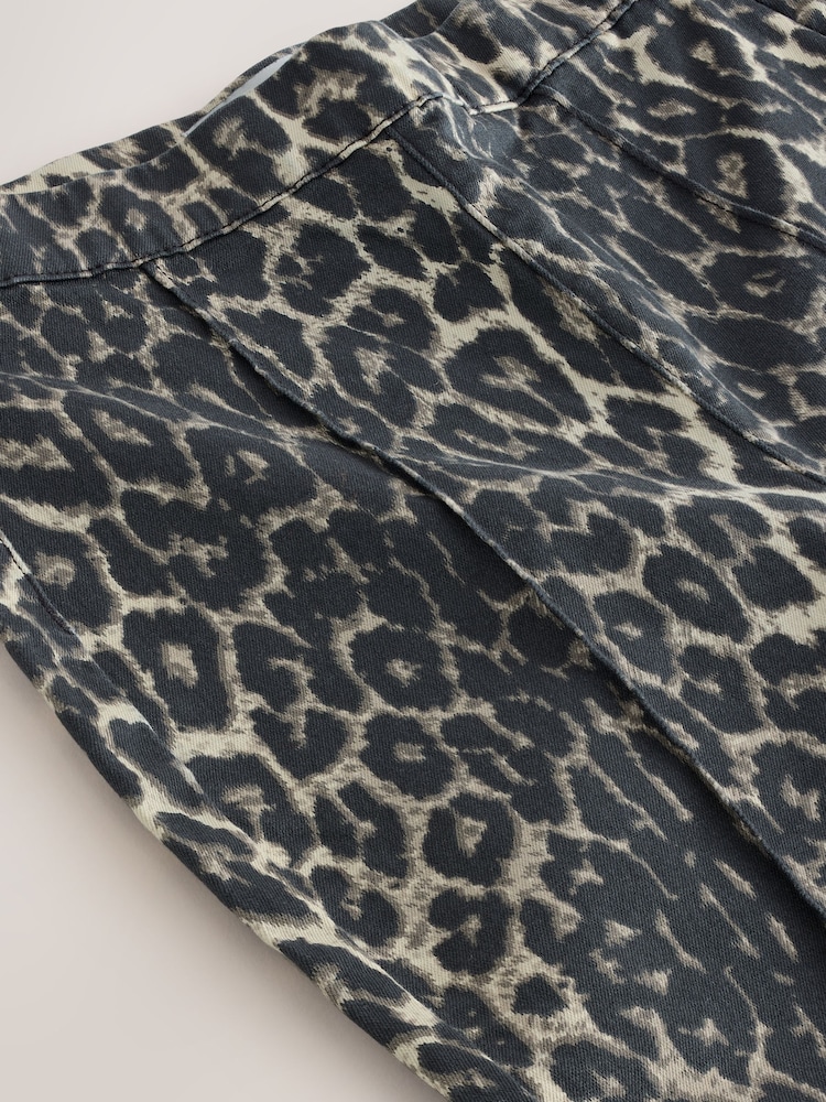 Leopard Print Cropped Capri Denim Jeans - Image 10 of 10