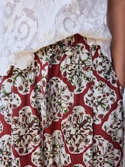 צבע אדום/ירוק עם הדפס אריחים - מכנסיים בגזרת חבית בשילוב פשתן - תמונה 4 מתוך 5