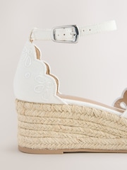 Hvit - Forever Comfort® Broderi Wedge-sko med Åpen Tå - Bilde 8 av 9