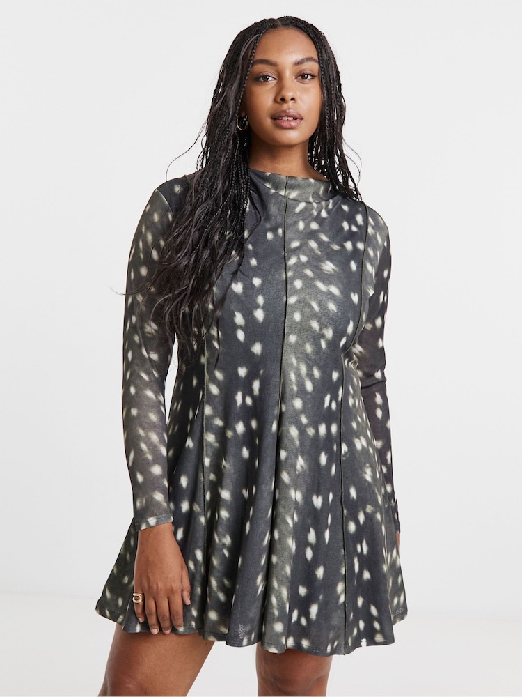 Simply Be Green Seam Detail Mesh Midi Dress With Slash Neck - Image 1 of 4 Simply Be Green Seam Detail Mesh Midi Dress With Slash Neck - Image 1 of 4