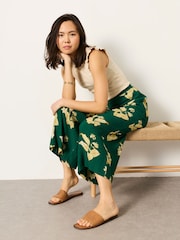 FatFace Eliza tonal leaves Green Wide Leg Cropped Trouser - Image 4 of 6