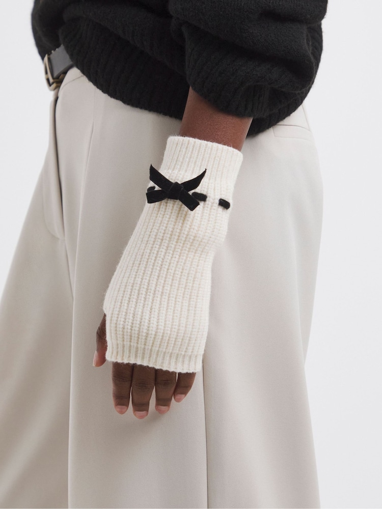 Simply Be Cream Velvet Bow Knitted Scarf and Glove Set - Image 3 of 3