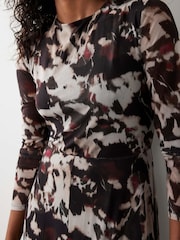 Mint Velvet Abstract Print Midi Dress - صورة 6 من 8