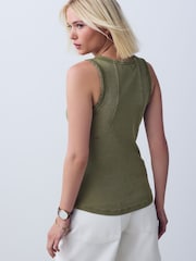 Kaki zelena - Premium rebrasti top bez rukava - Slika 5 od 8