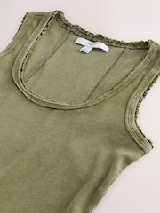 Kaki zelena - Premium rebrasti top bez rukava - Slika 7 od 8