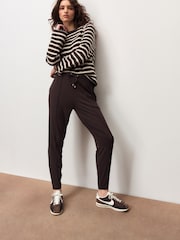 חום שוקולד - טרנינג עשוי ג'רזי - תמונה 1 מתוך 7