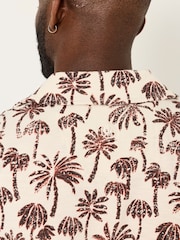 Camisa con estampado de palmeras de FatFace - Imagen 4 de 6