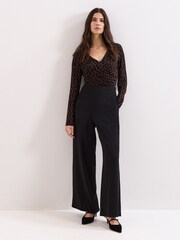 Phase Eight Brooke Geo Pleat Top - صورة 3 من 7