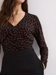 Phase Eight Brooke Geo Pleat Top - صورة 4 من 7