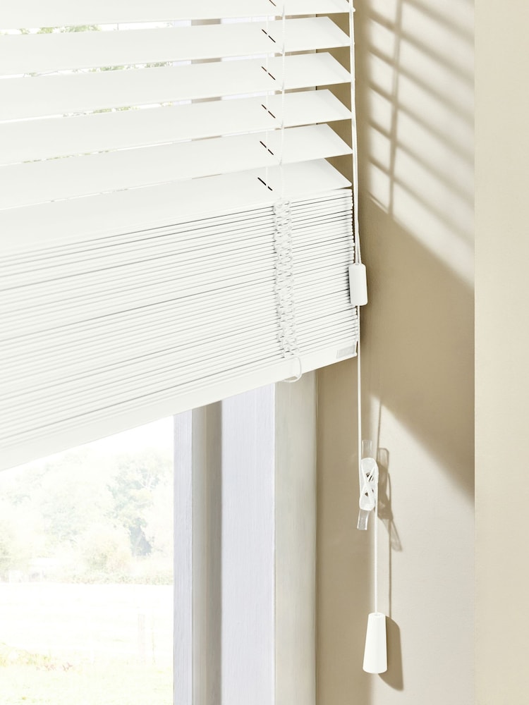 White Polar Made To Measure 35mm Sunwood Venetian Blinds - Image 7 of 7 White Polar Made To Measure 35mm Sunwood Venetian Blinds - Image 7 of 7