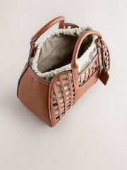 חום בהיר - תיק לנשיאה ביד עם עיטור חיתוך - תמונה 7 מתוך 9