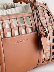 חום בהיר - תיק לנשיאה ביד עם עיטור חיתוך - תמונה 9 מתוך 9