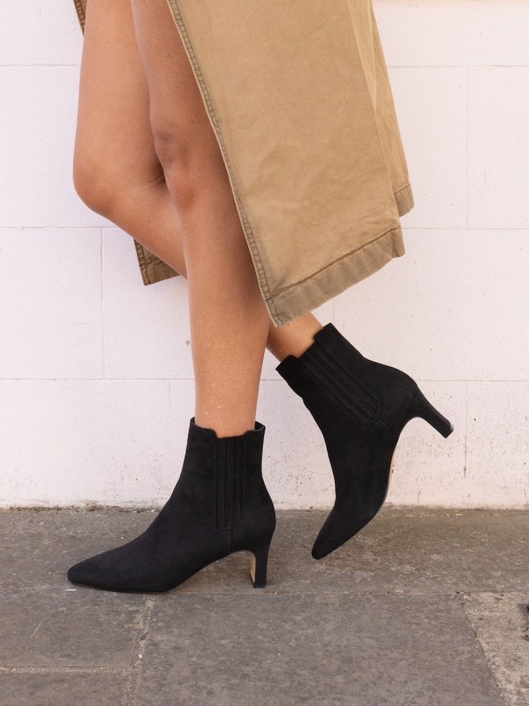 Novo Black Wide Fit Kara Low Slim Block Heel Sqaure Point Chelsea Ankle Boots - Image 1 of 6 Novo Black Wide Fit Kara Low Slim Block Heel Sqaure Point Chelsea Ankle Boots - Image 1 of 6