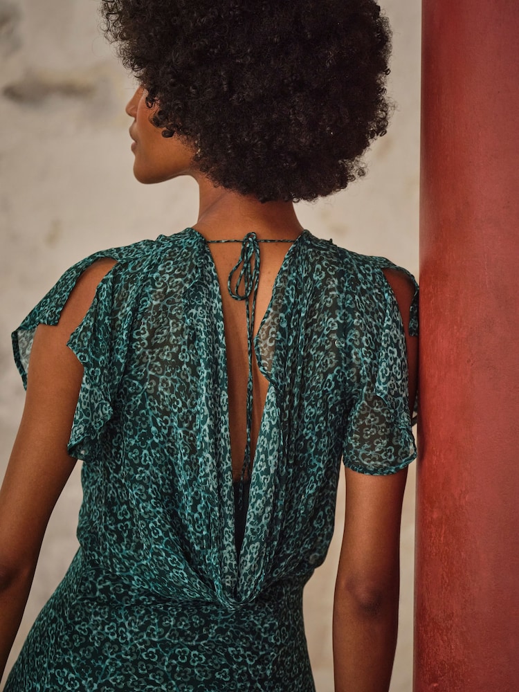 FatFace V&A | FatFace Maisie Green Seaflower Petite Maxi Dresses - Image 2 of 6 FatFace V&A | FatFace Maisie Green Seaflower Petite Maxi Dresses - Image 2 of 6