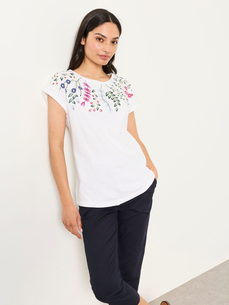 Elfenbein - FatFace Floral Embroidered T-Shirt - Bild 1 von 6