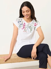 Elfenbein - FatFace Floral Embroidered T-Shirt - Bild 5 von 6