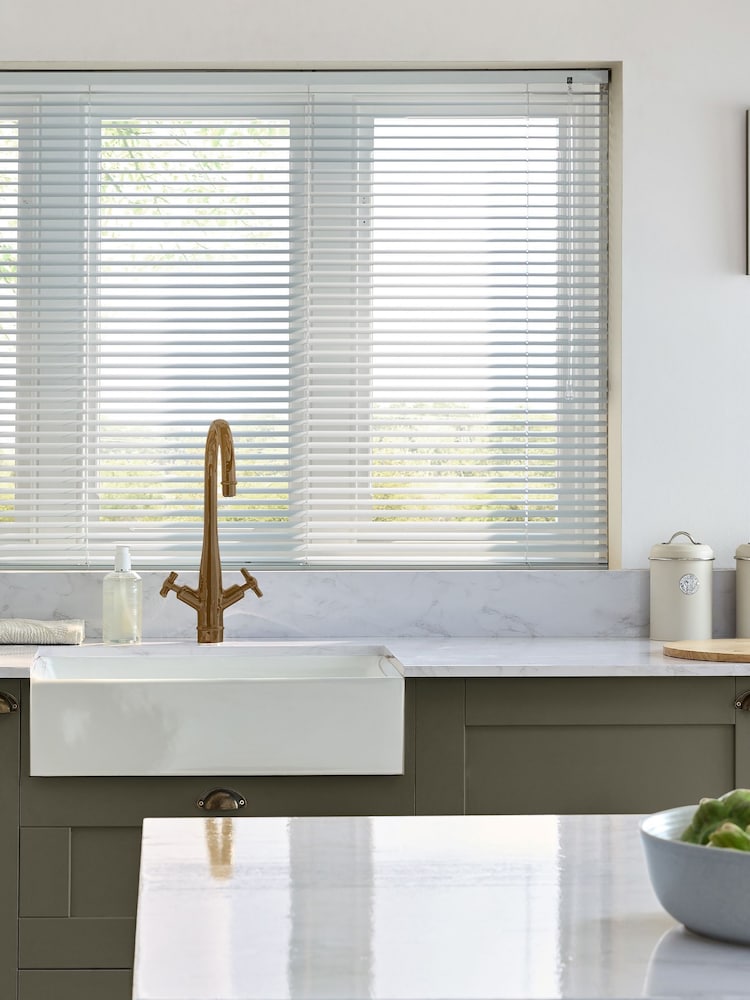 White Matt Made To Measure 25mm Aluminium Venetian Blinds - Image 2 of 6