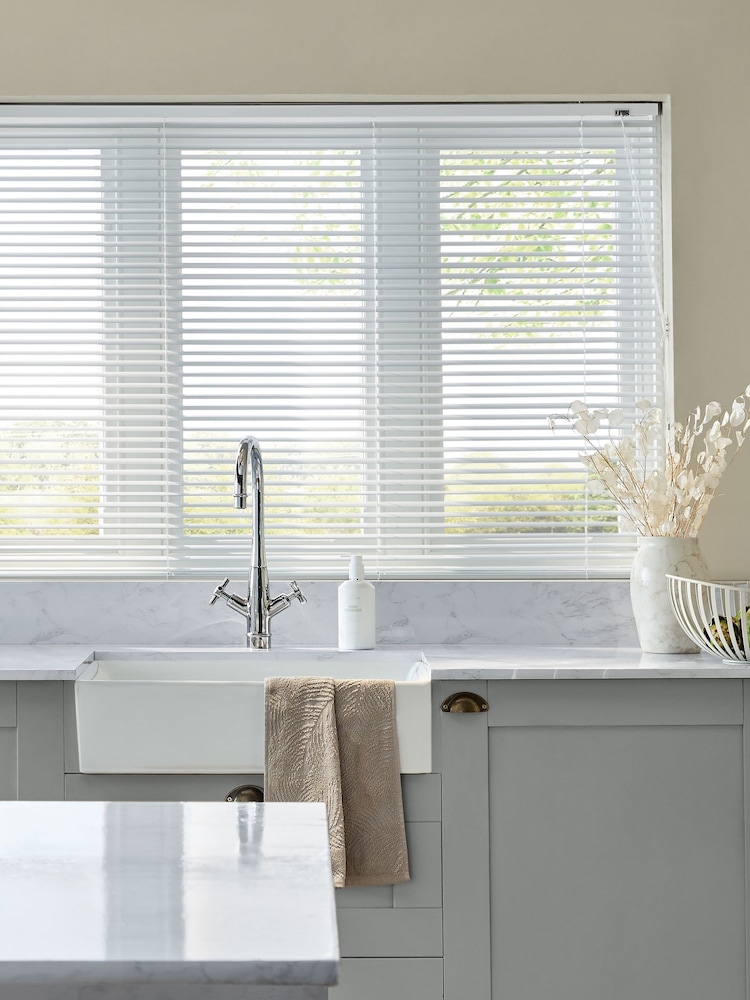 White Gloss Made To Measure 25mm Aluminium Venetian Blinds - Image 1 of 6 White Gloss Made To Measure 25mm Aluminium Venetian Blinds - Image 1 of 6