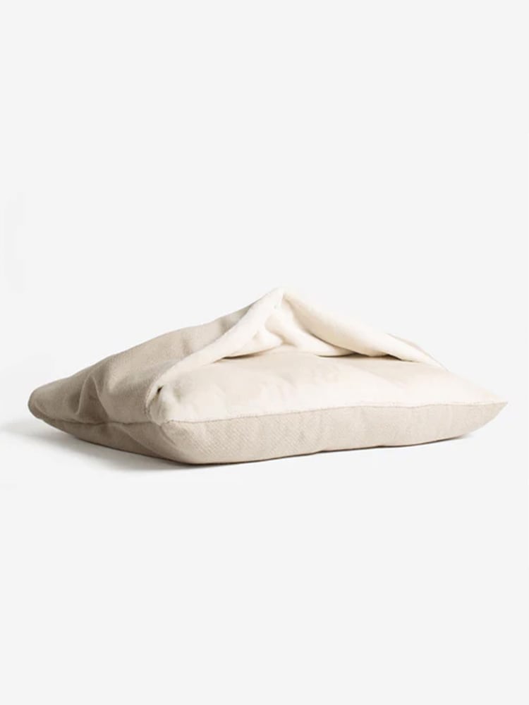 Lords and Labradors Natural Herringbone Sleepy Burrows Dog Bed - Image 4 of 4