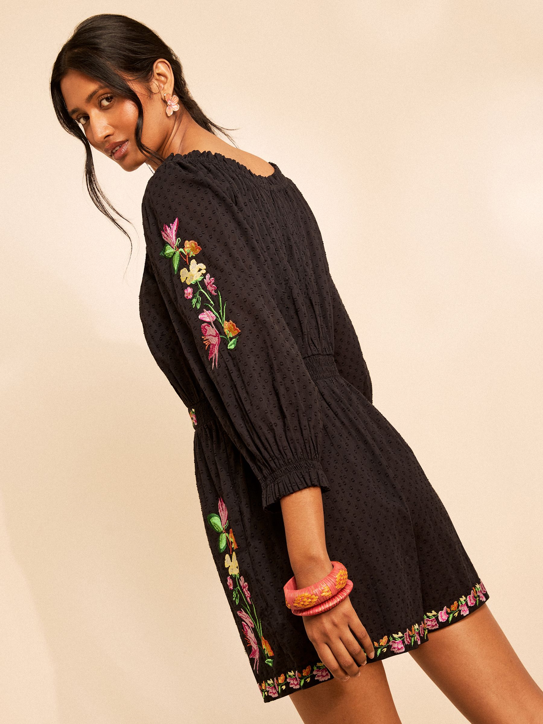 極美品 タグ付 NORA FLOWER EMBROIDERY ROMPERS Buy Love & Roses X RHS Black Floral Embroidered Long Sleeve