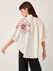 Monsoon Emilia Flower Cape Sleeve Top - Imagem 2 de 5