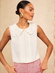 שנהב - Love & Roses חולצה ללא שרוולים עם צווארון בעיטור שולי צדפה מעוגלים - תמונה 1 מתוך 5