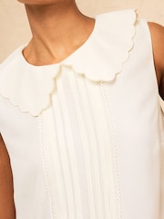 שנהב - Love & Roses חולצה ללא שרוולים עם צווארון בעיטור שולי צדפה מעוגלים - תמונה 2 מתוך 5