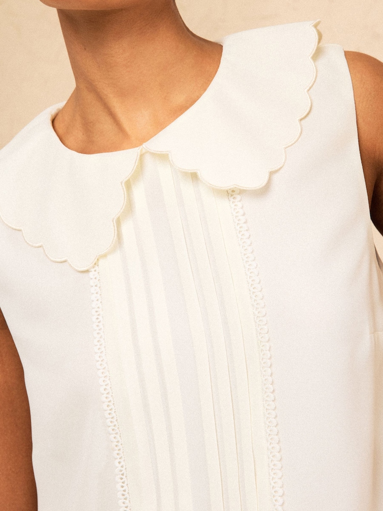 שנהב - Love & Roses חולצה ללא שרוולים עם צווארון בעיטור שולי צדפה מעוגלים - תמונה 2 מתוך 5