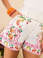 Love & Roses Fruit Print Shorts - תמונה 1 מתוך 5
