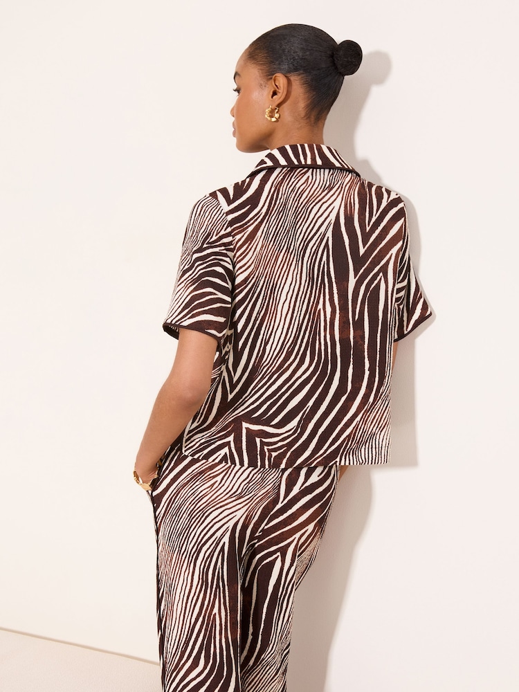 Lipsy Chocolate Brown Zebra Crinkle Short Sleeve Shirt - Image 2 of 4