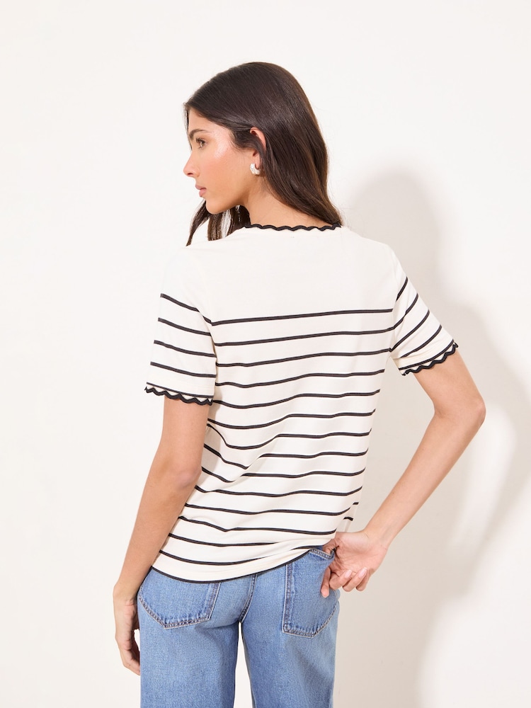 Lipsy Monochrome Stripe Scallop Detail T-Shirt - Image 4 of 4