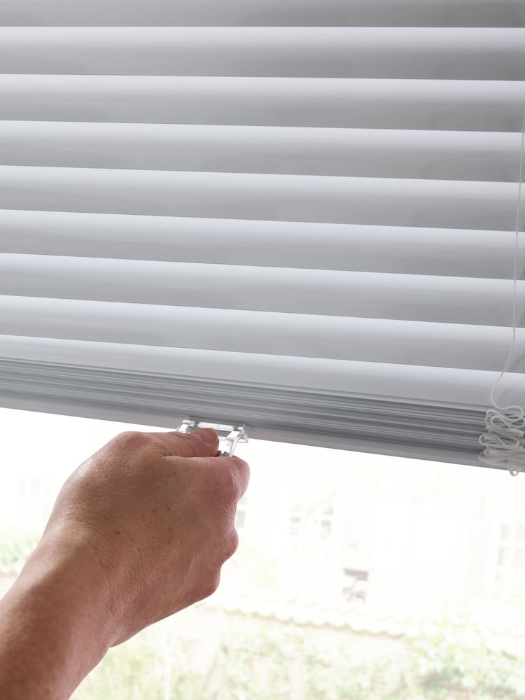 White Gloss Made To Measure Perfect Fit 25mm Aluminium Venetian Blinds - Image 2 of 4