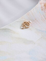 Pastellblaue Muschel - Figurformender Badeanzug mit tiefem Ausschnitt und Bauchkontrolle - Bild 9 von 9