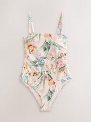 Rosa geblümt - Figurformender Bandeau-Badeanzug mit Rüschenbesatz und Leitereinsatz - Bild 1 von 5